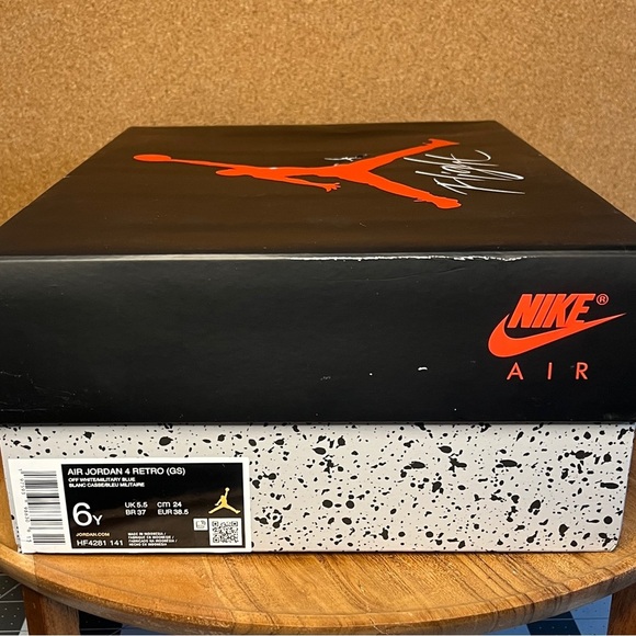 Jordan 4
Grade school
Off white/ military blue
Brand new - Picture 6 of 12